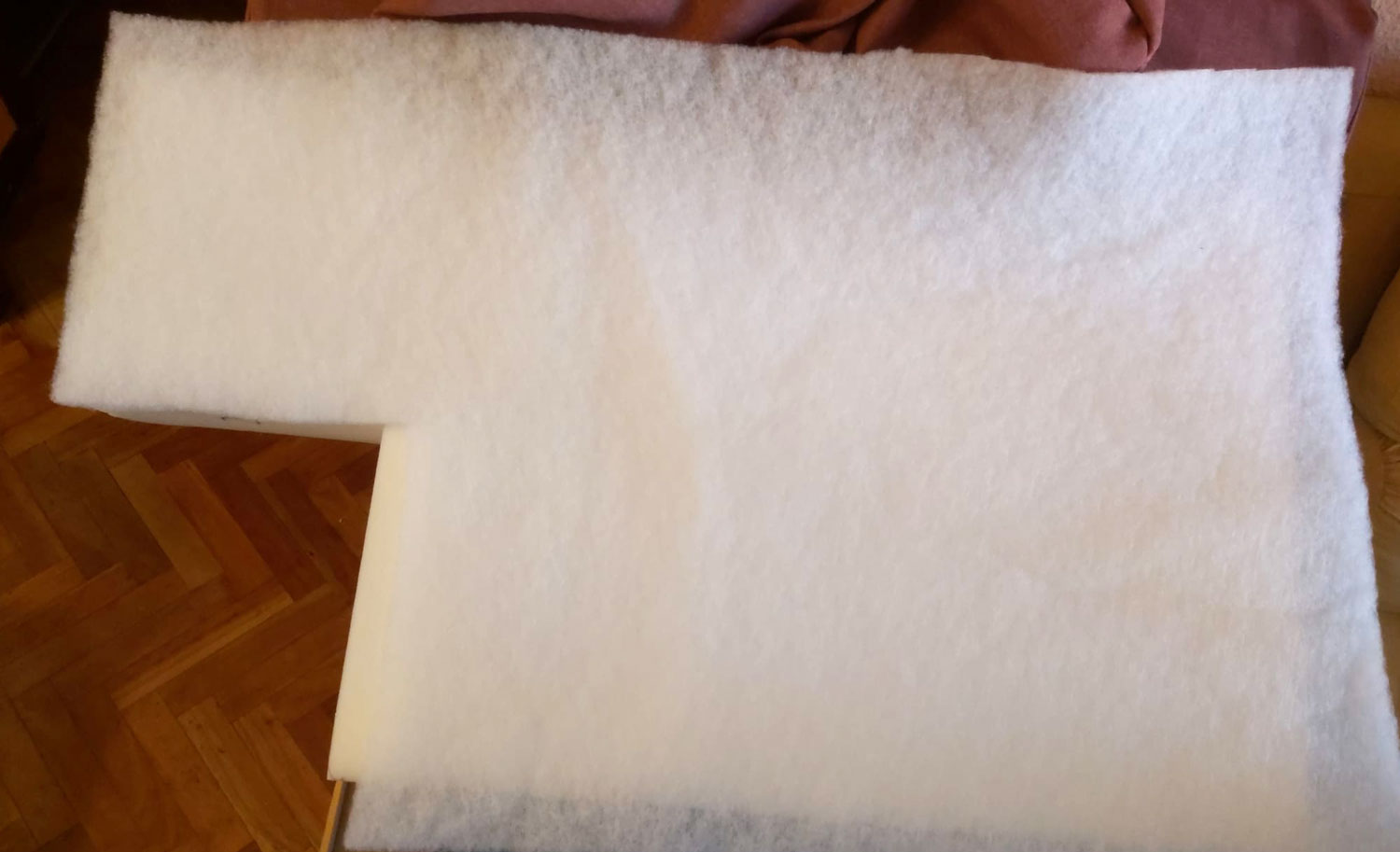 Respaldo de sofá (espuma cortada + fibra)