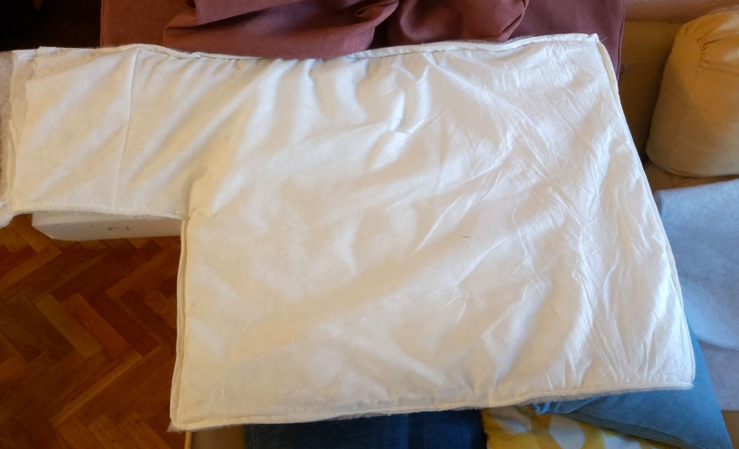 Respaldo de sofá (colocación del relleno en el respaldo)